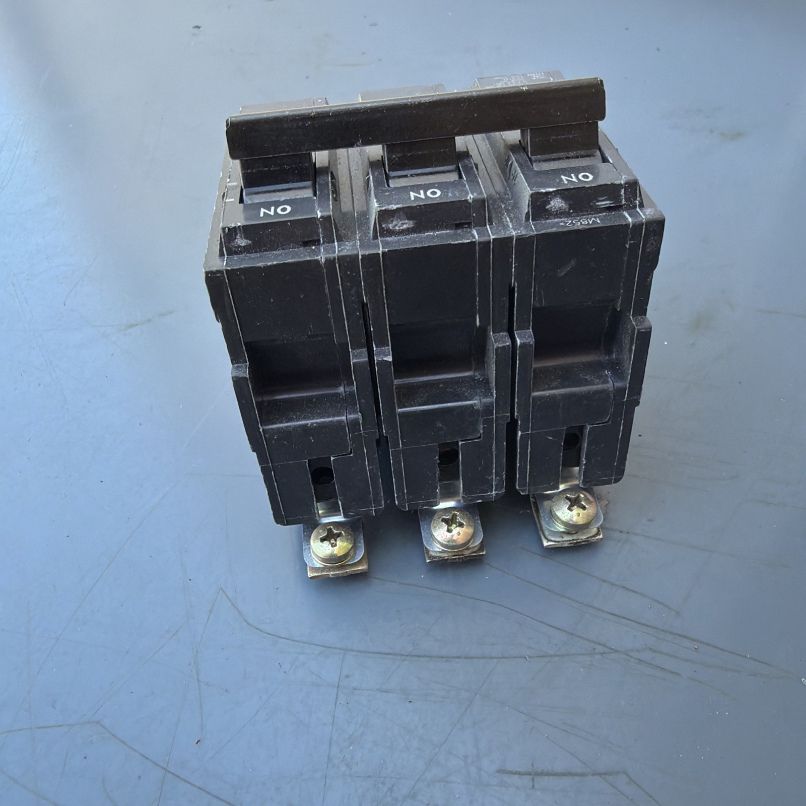 GE 100A 3-Pole 240V AC Circuit Breaker Plug-In/On Plastic Black On/Off