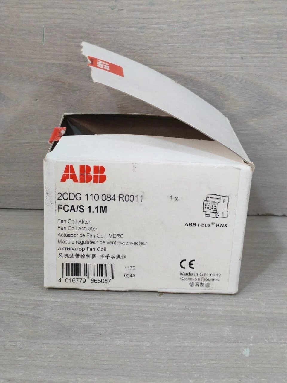 ABB FCA/S 1.1M 2CDG 110 084 R00011 FAN COIL ACTUATOR – NEW W/ FILTHY BOX