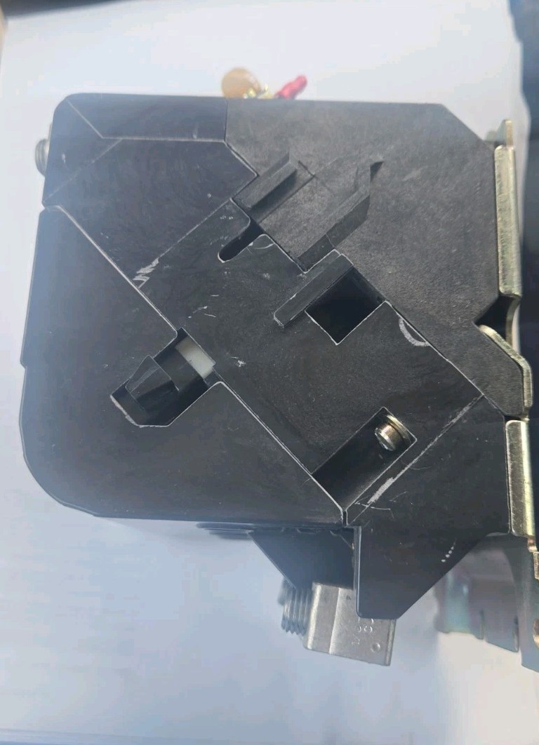 Siemens 43HP32A*E 3-pole, Size 3 NEMA Reversing Magnetic Contactor 90 Amps 50HP