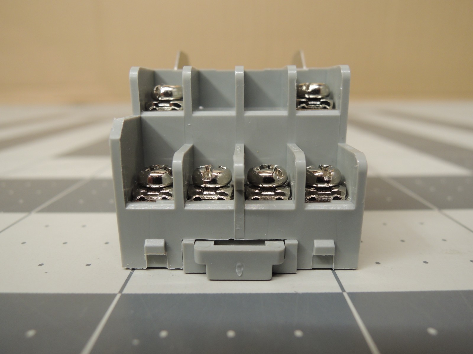 IDEC RU42S-C-D24 Relay, 4PDT, Bifurcated contacts, 3A, 24VDC, Indicator w/ Base