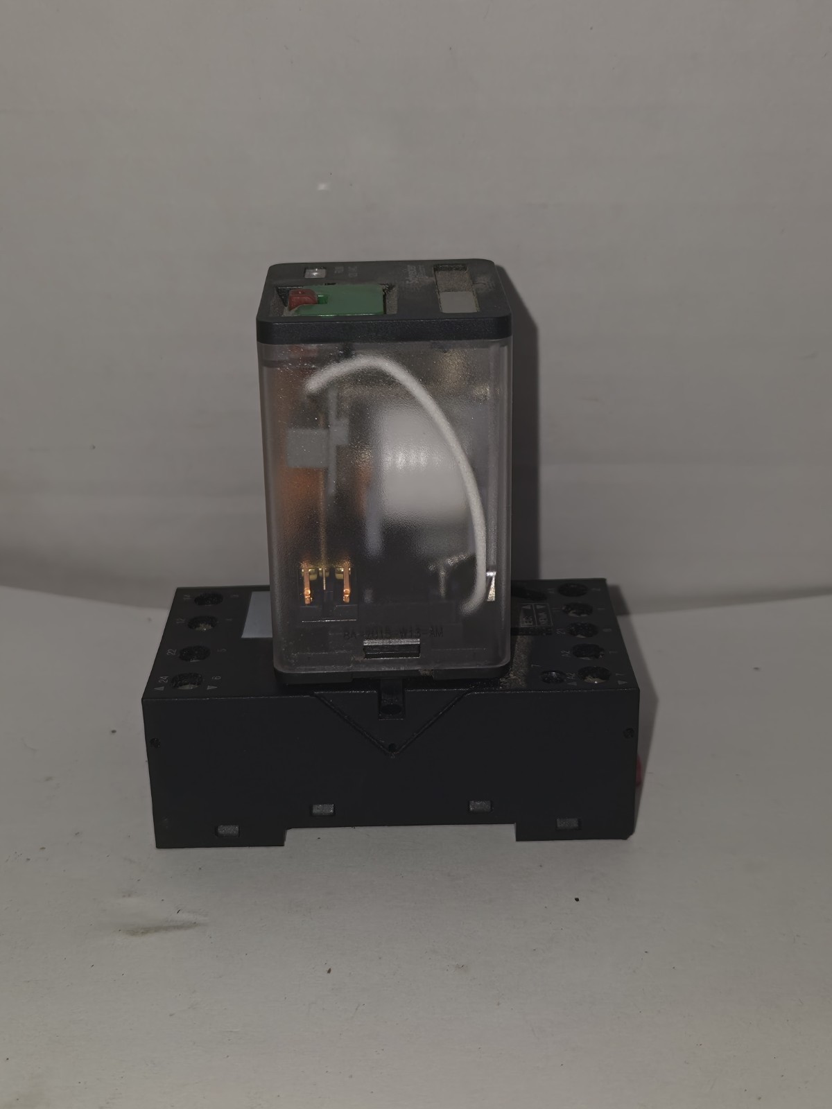 Schneider Electric RUMC21F7 Relay 120VAC 10A w/ RUZC2M Socket Base Telemecanique