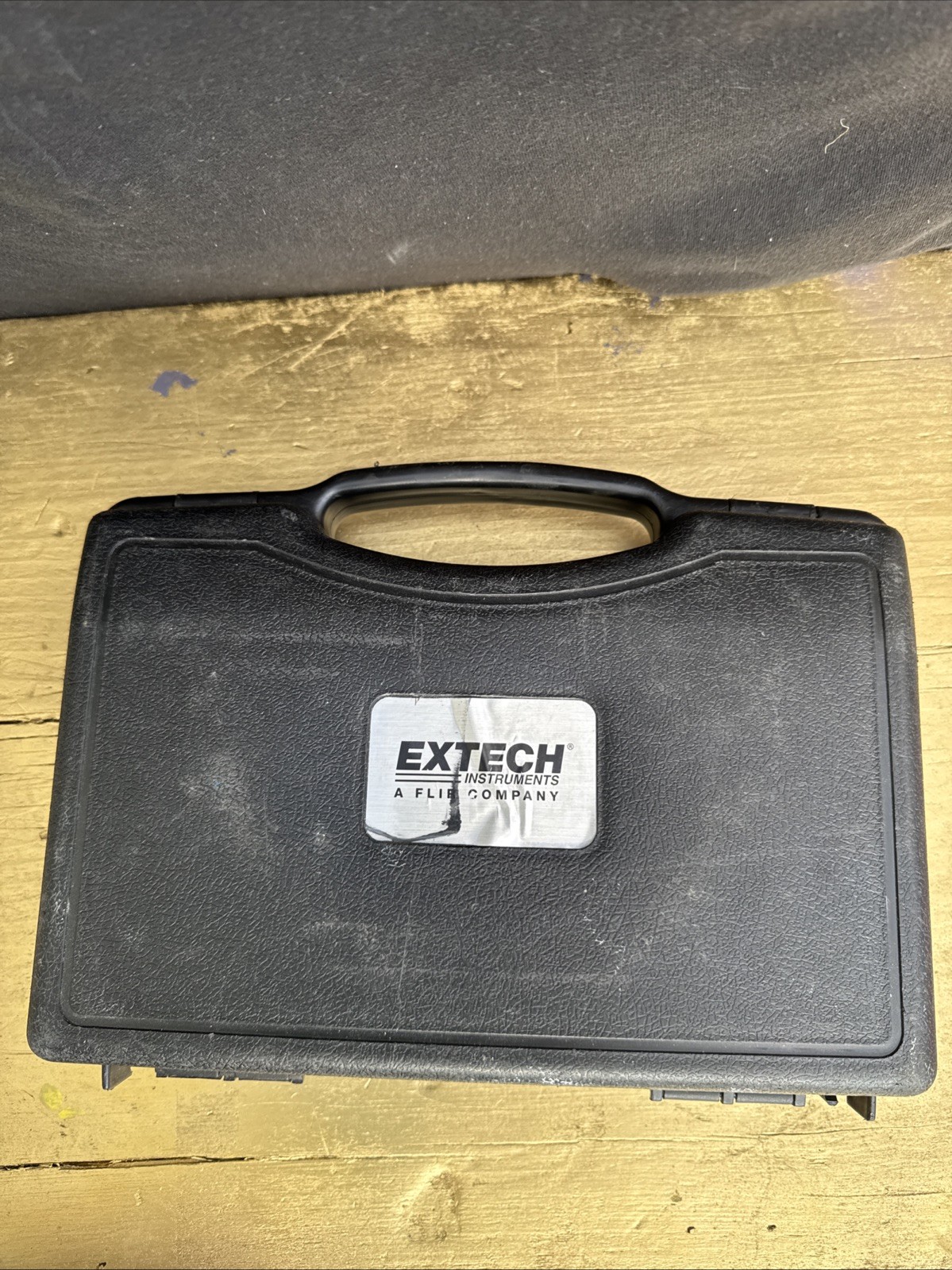 Extech 380320 Analog Insulation Tester Megohmmeter CAT III 1000V w/ Case