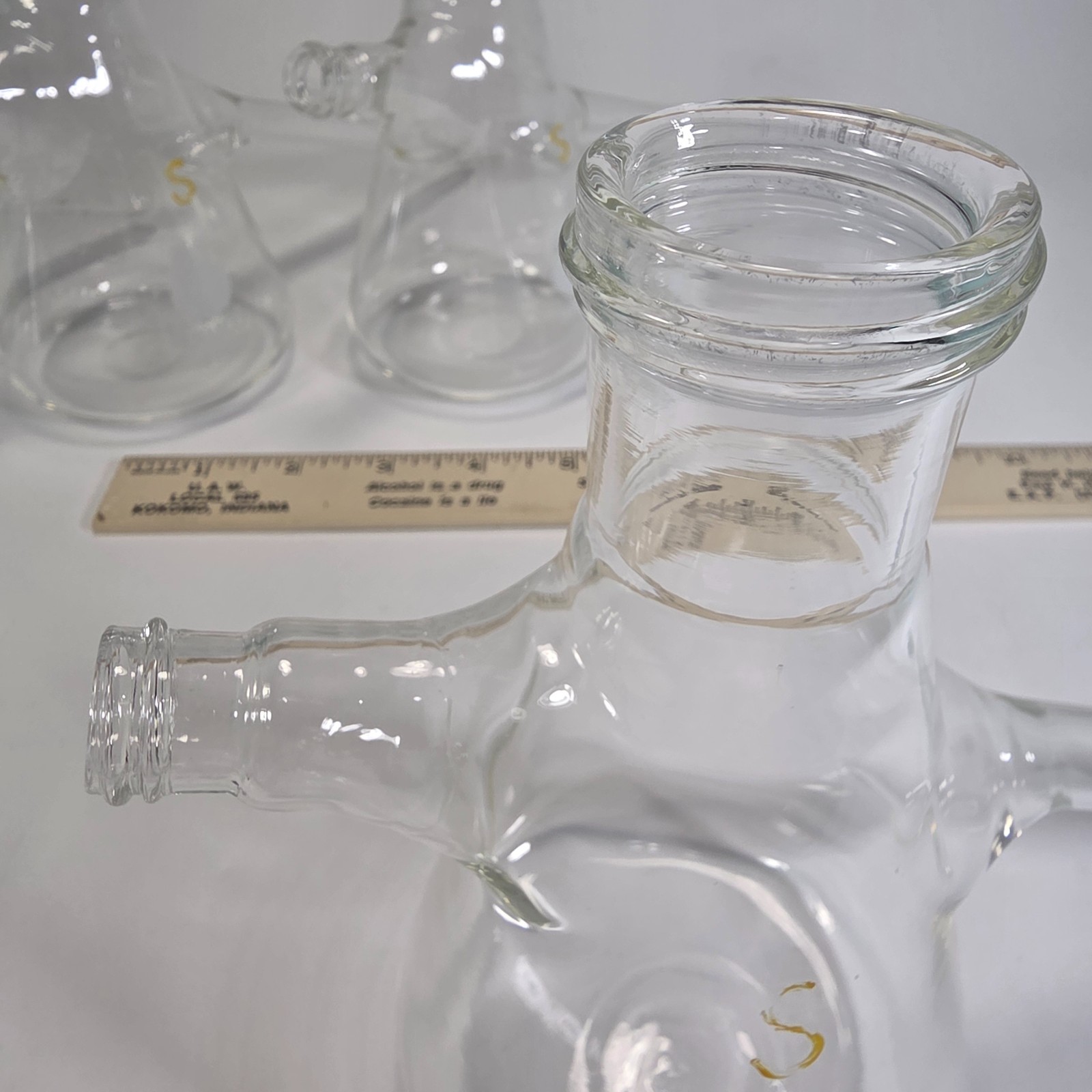 Lot of 4 Bellco 2574-14133 300mL Nephelo Culture Flasks Threaded Sidearm