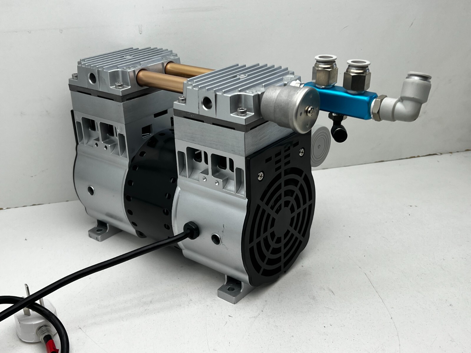 Airtech HP-200SV Oil-Less Vacuum Pump 200-240V 1Ph, 80torr