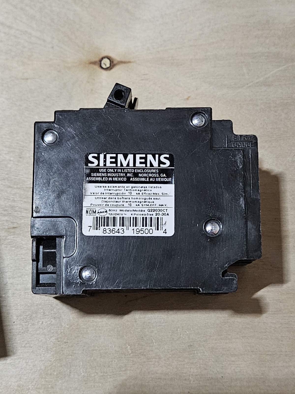 Siemens Q22030CT 4 Pole 20-30A 1 30A 2P And 2 20A 1P Quadraplex Circuit Breaker