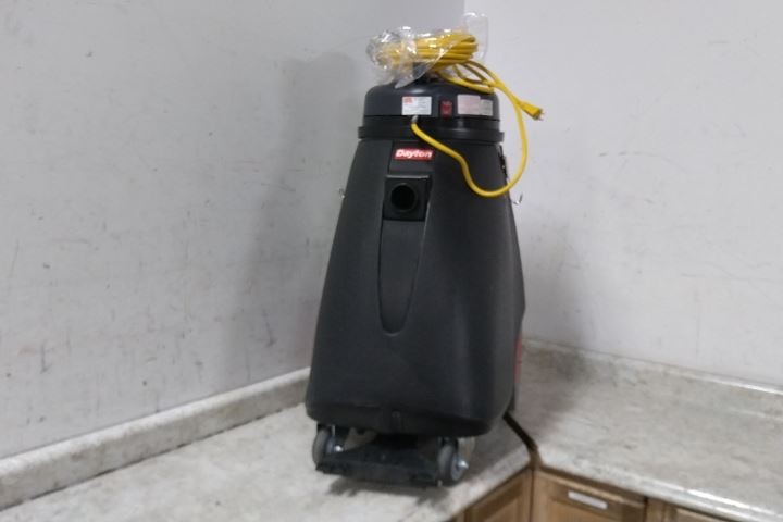 Dayton 5UMR0 1 Peak HP 120V 18 Gal Tank Size Wet/Dry Shop Vacuum
