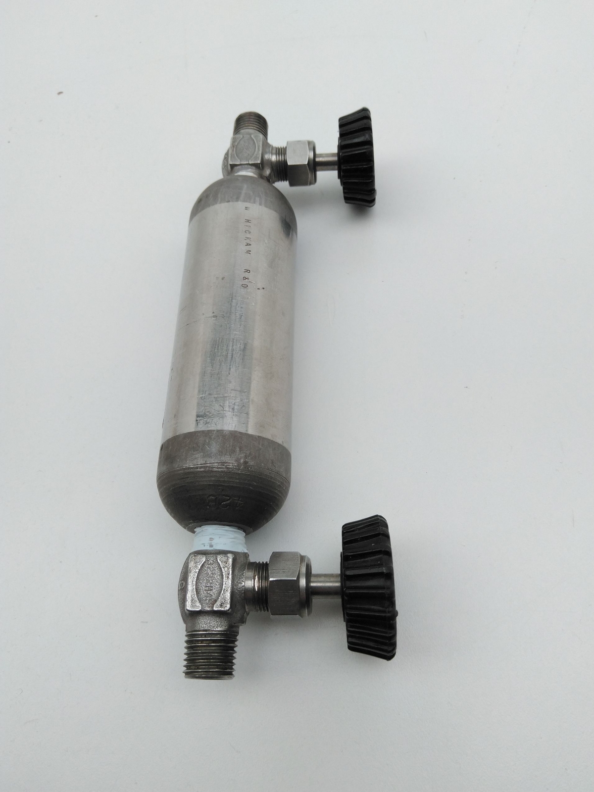Hoke 4HD75 Double Ended Sample Cylinder, 75ml, SS, 1/4″, 1800Psi w/ Valves