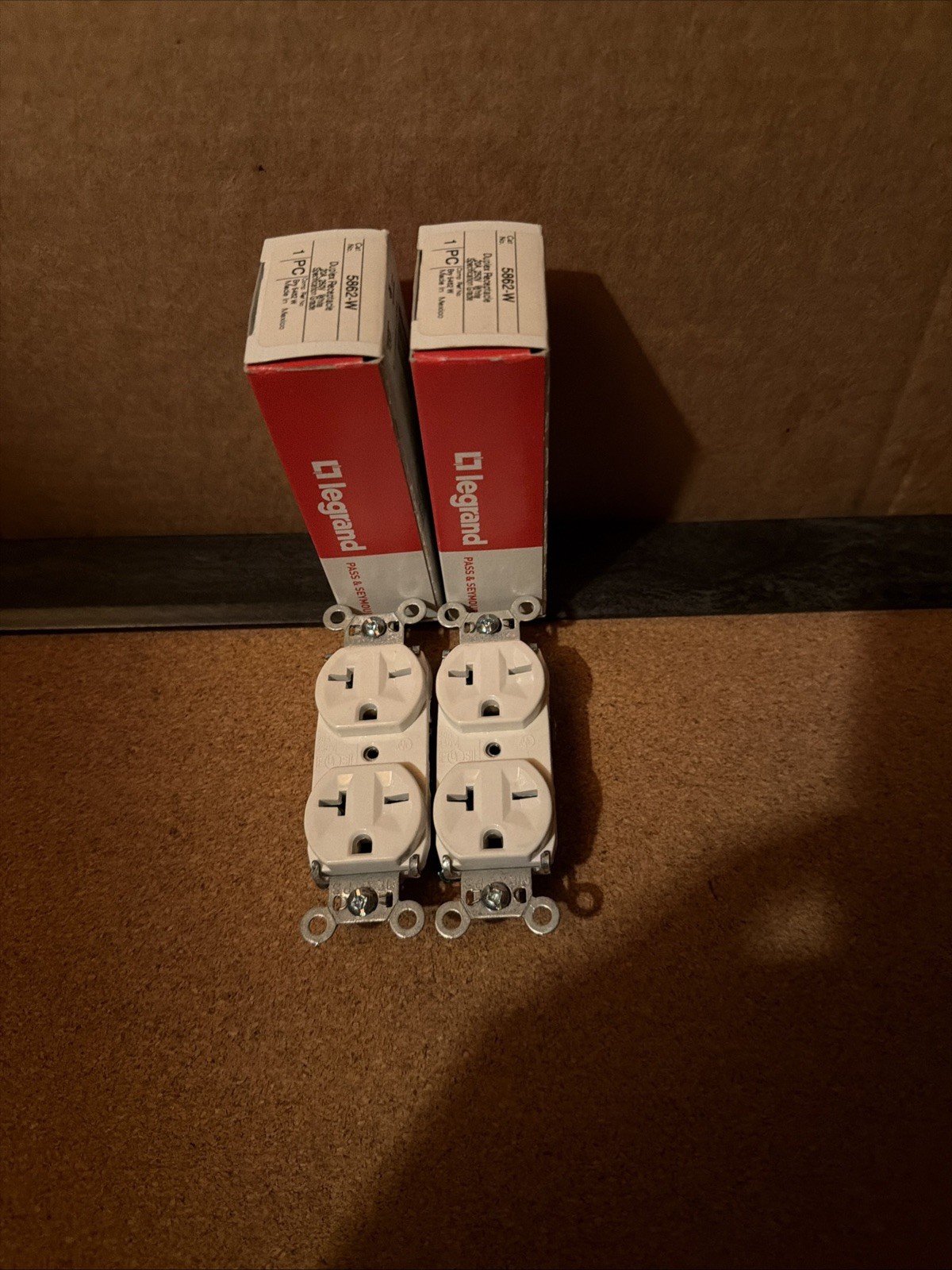 Lot Of 2 Legrand 5850-W Duplex Receptacle 20A 250V WHITE Commercial Grade Mexico