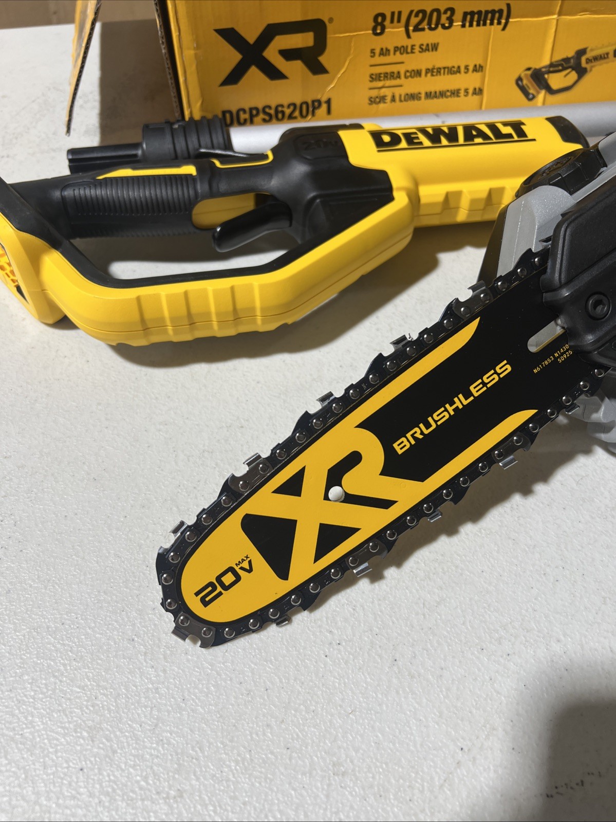 DeWalt 20V XR MAX 8 inch Cordless Pole Saw Kit – DCPS620P1