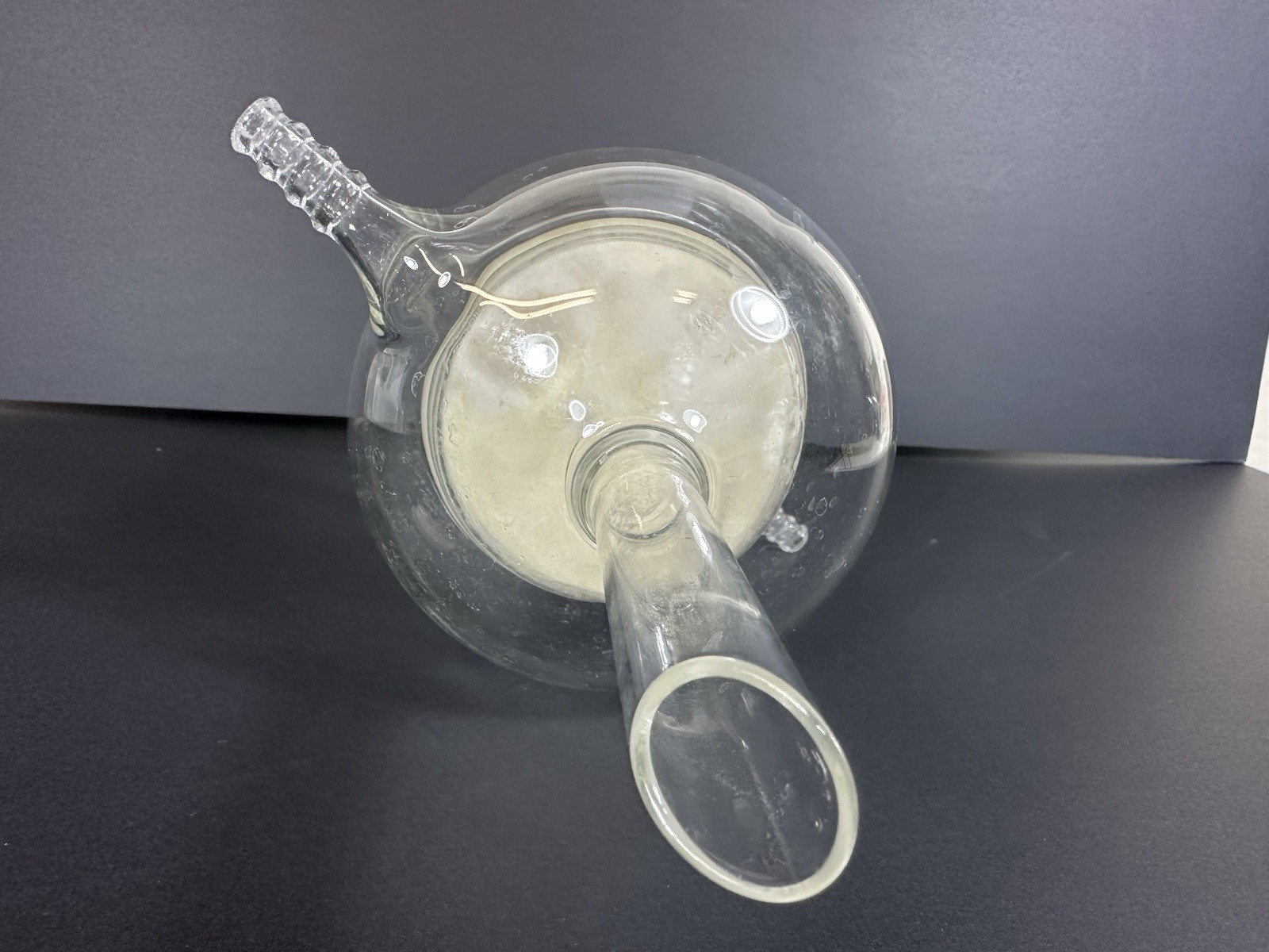 Labglass Reaction/Cylindrical Vessel 600 ml W/Side Hose Barb Port