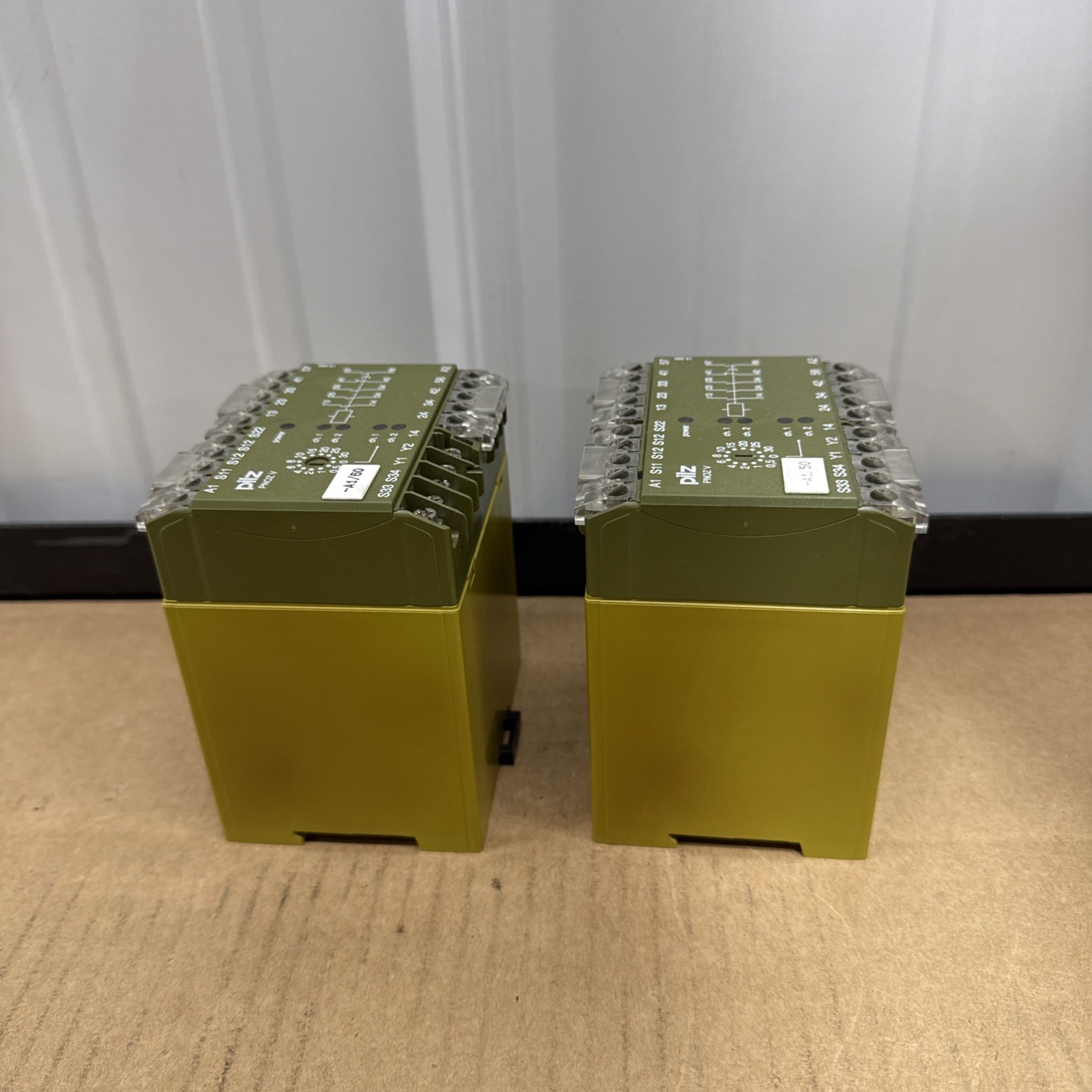 Lot Of 2- PN0ZV 30/24VDC 474790 PILZ Safety Relays
