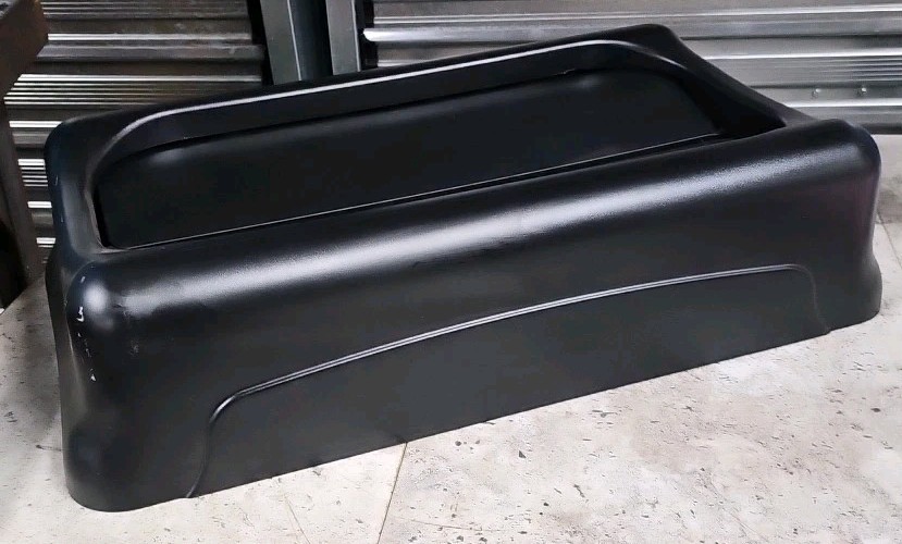 FG267360BLA Rubbermaid Commercial Swing Top Lid for Slim Jim Waste Containers