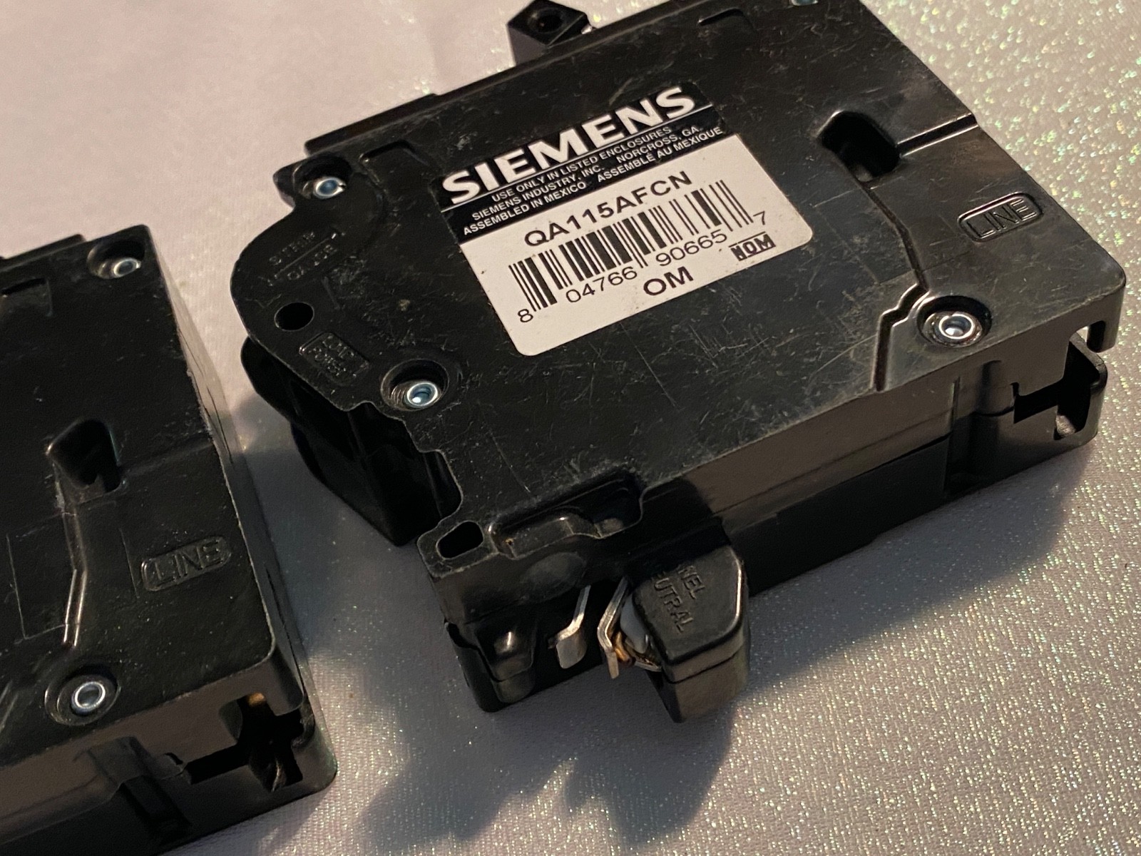 ( lot of 2 ) SIEMENS QA115AFCN 15A 15A AFCI PLUG ON NEUTRAL NO PIGTAIL WIRE NEW