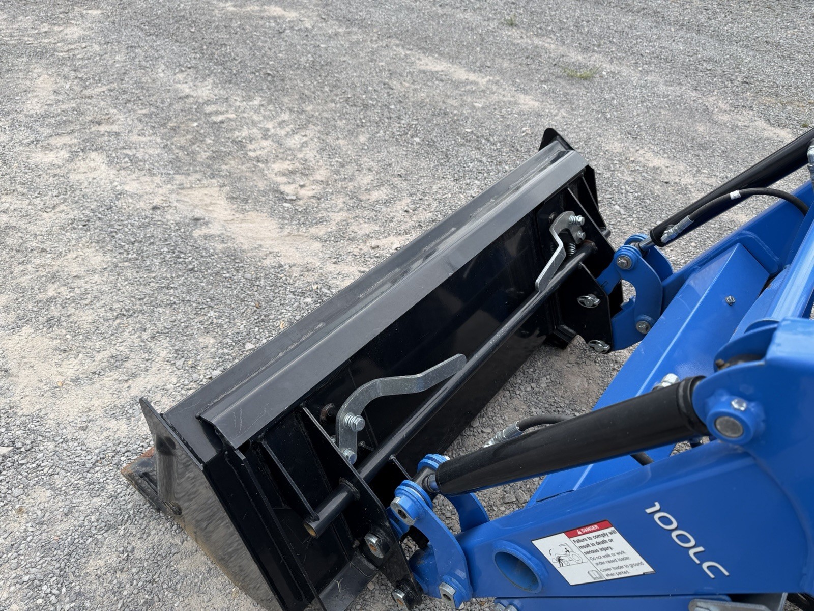 UNUSED 2023 NEW HOLLAND WORKMASTER 25S- ENCLOSED CAB W/ HEAT- LOADER- ONLY 9HRS!