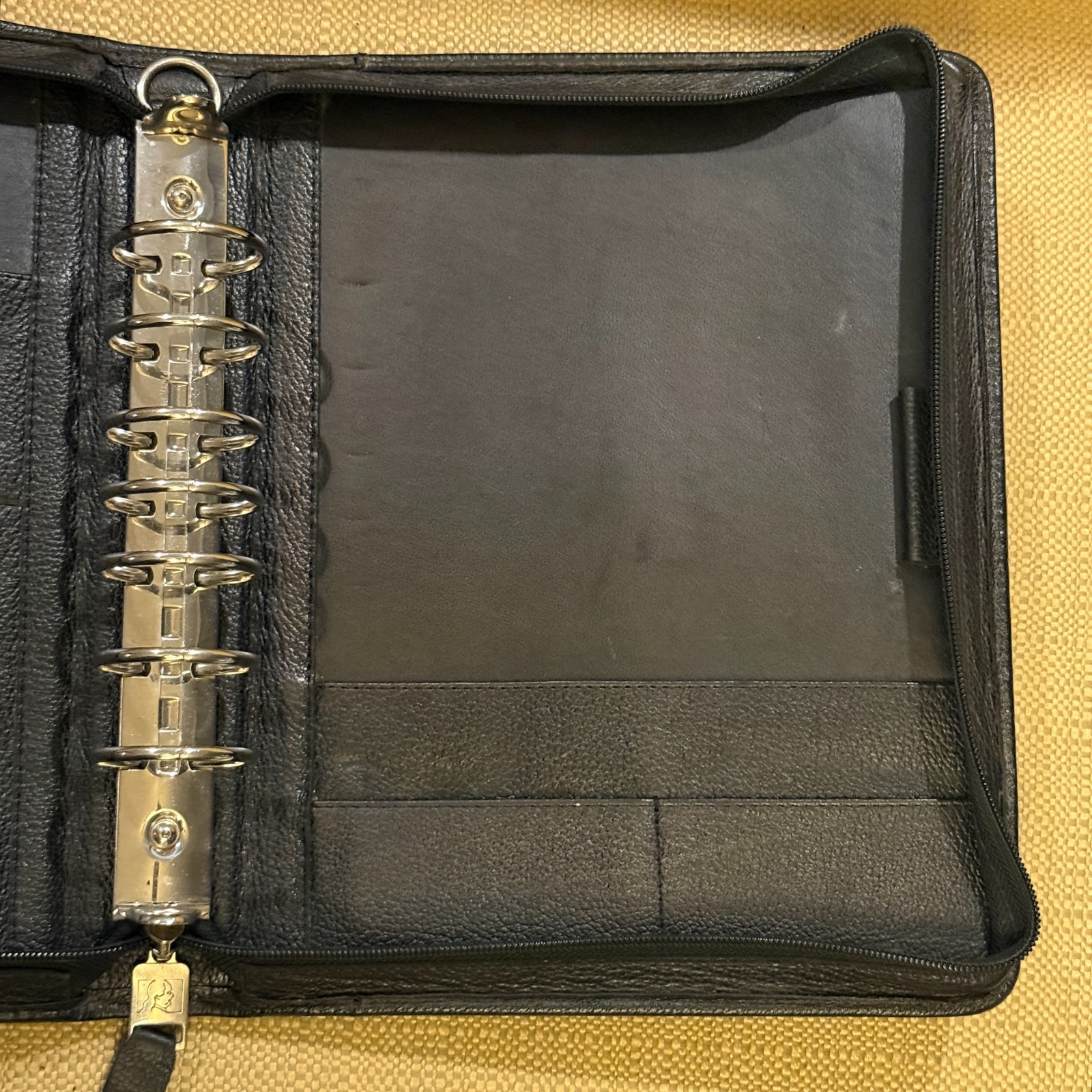 Franklin Quest Classic Black Pebble Leather Zip Around Binder 7-Ring Organizer