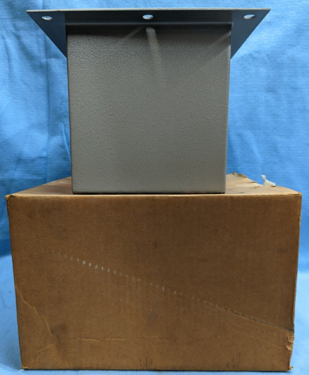 UNKNOWN BRAND STEEL ENCLOSURE MOUNTING FRAME 1/2″ MOUNT HOLES ENC00054