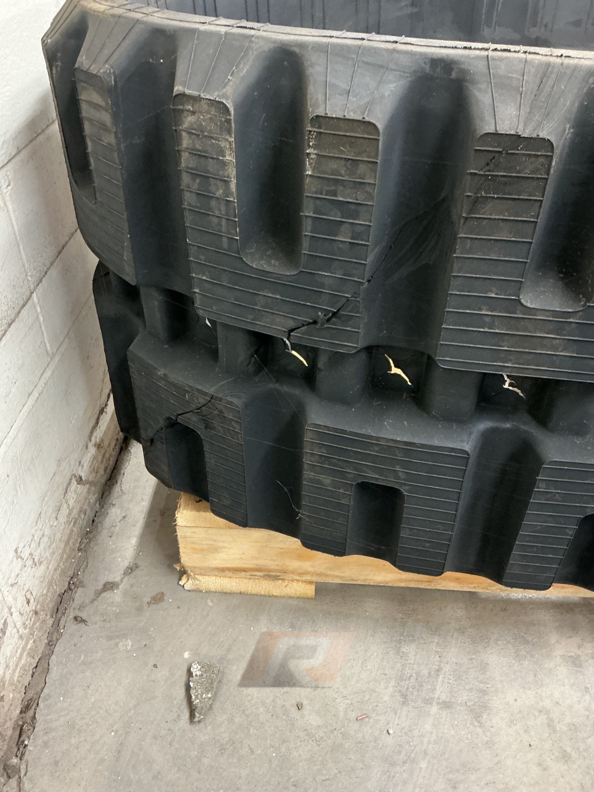 CAT 279C2 279D 289D Rubber Track 450x86x56 – USED
