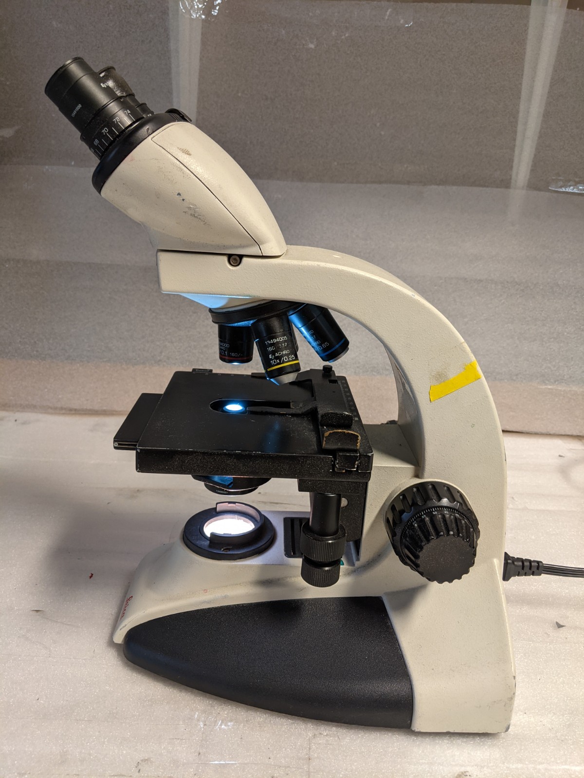 Leica CME Microscope 1349521X with Objectives 4x, 10x, 40x, 100x & Condenser
