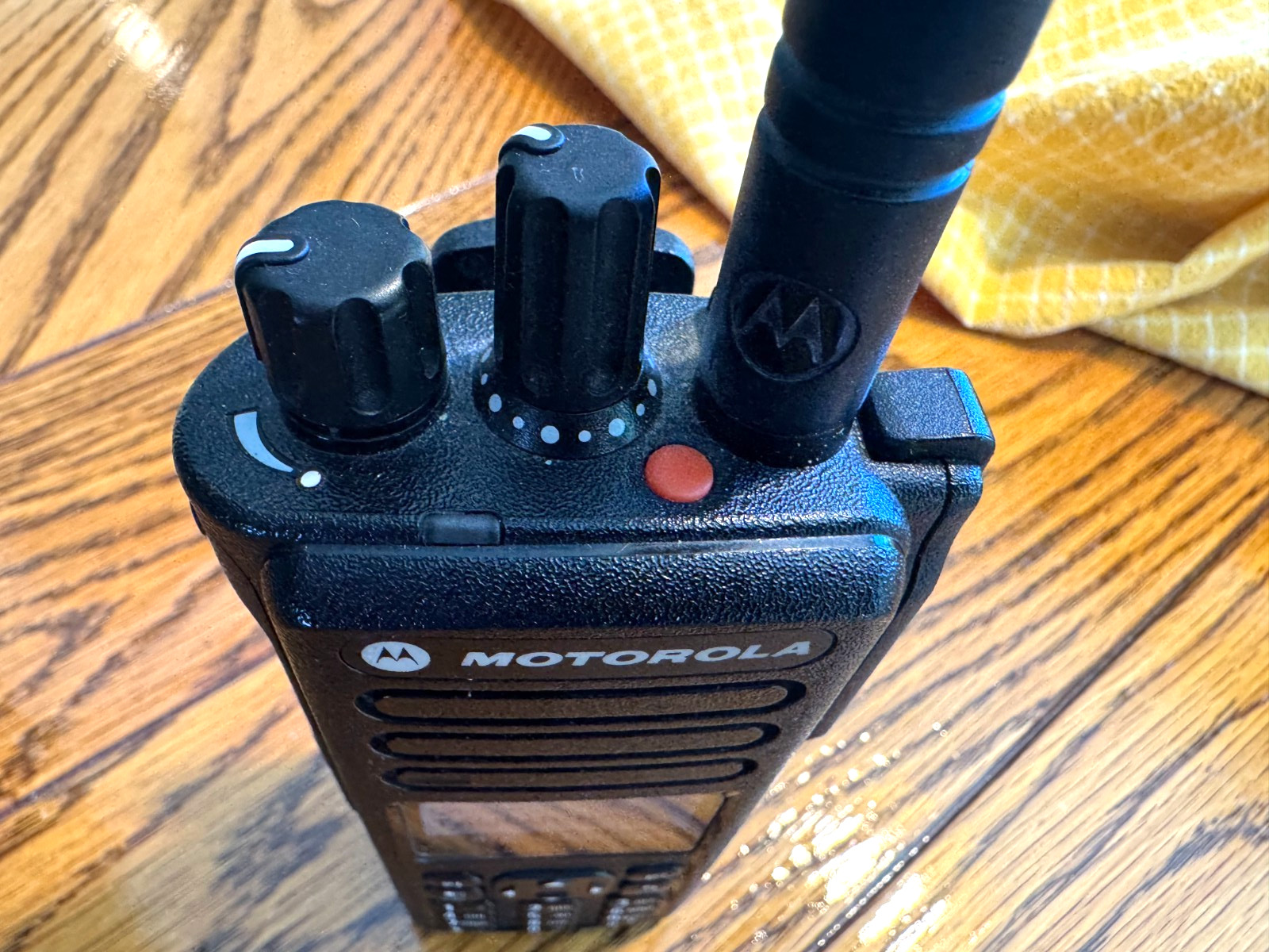 Motorola XPR7550e 403-512 MHz UHF AAH56RDN9WA1AN great condition