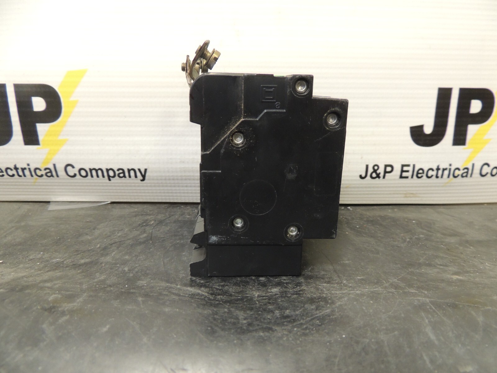SQUARE D EHB34030 30 AMP BOLT ON CIRCUIT BREAKER 480Y/277 VAC 3 POLE (CHIPPED)