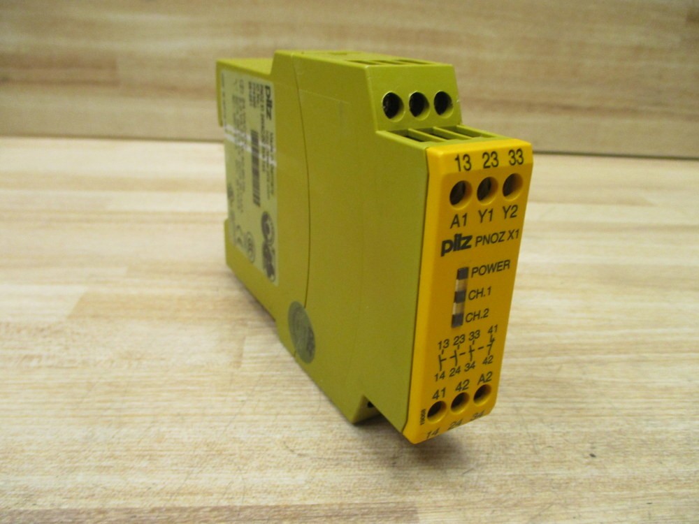 Pilz PNOZ X1 24VAC/DC 3n/o 1n/c Safety Relay 774300 (Pack of 3)