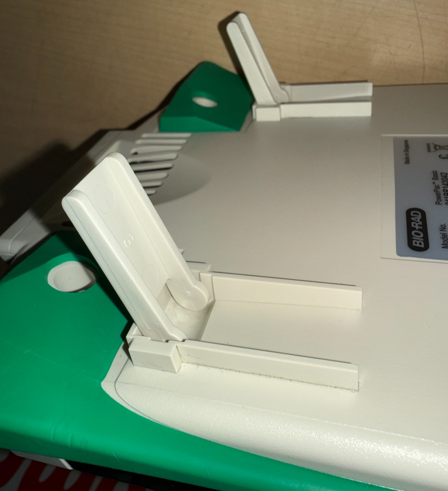 Bio-Rad PowerPac Basic Electrophoresis Power Supply w/Invitrogen Mini Tank