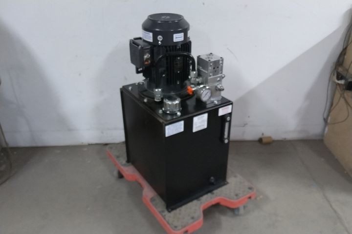 Monarch T94C405C93F0-01 5 HP 1800 RPM 208-230/460VAC 15 Gal Hydraulic Power Unit