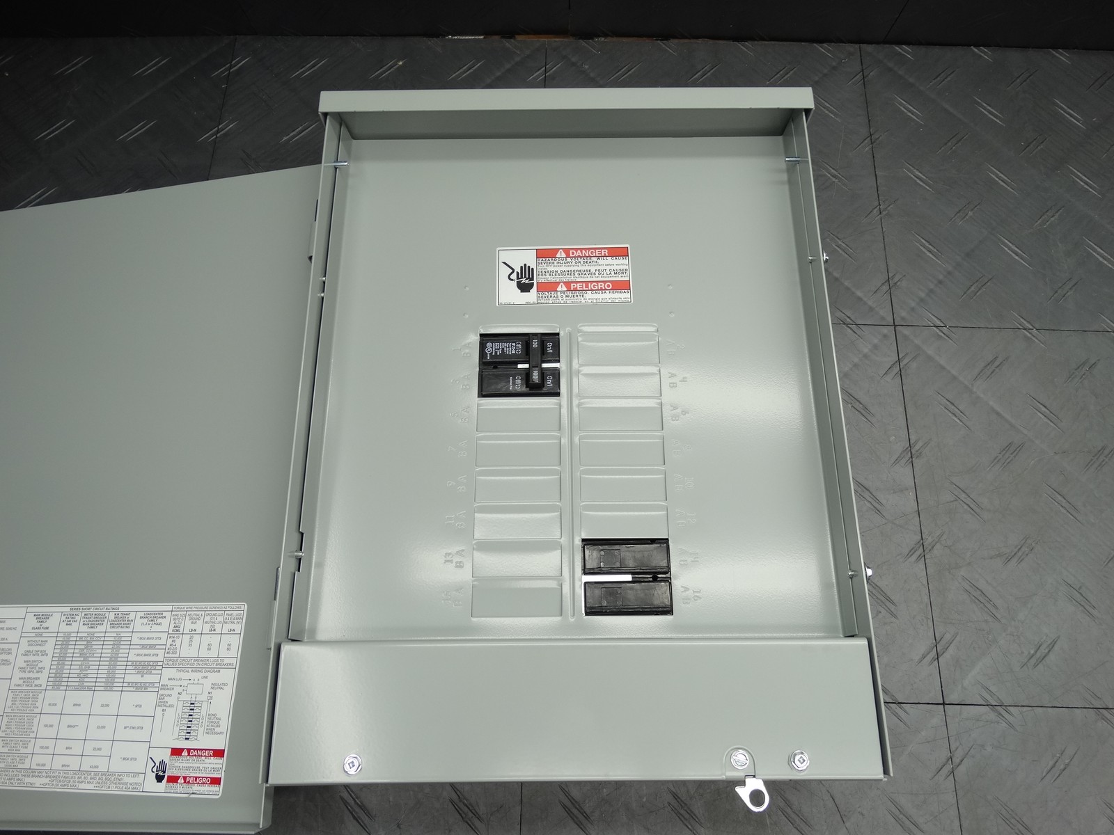 Eaton Type BR 100A 10-Space 20-Circuit Outdoor Main Breaker Neutral Load Center