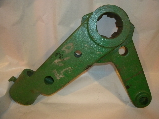 1 John Deere 720 730D R.H. Rock Shaft Lift Arm F2641R used tractor part