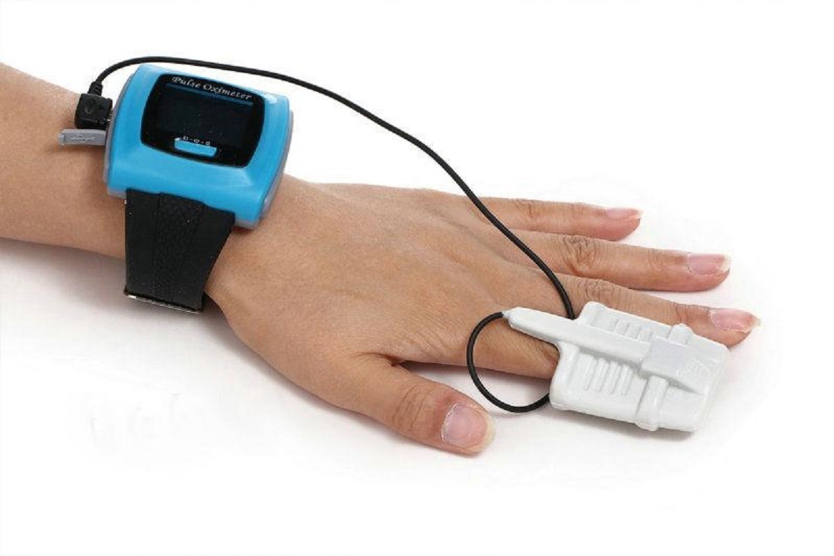 CMS50F Wrist Pulse Oximeter – Oxygen Monitor with Finger Probe