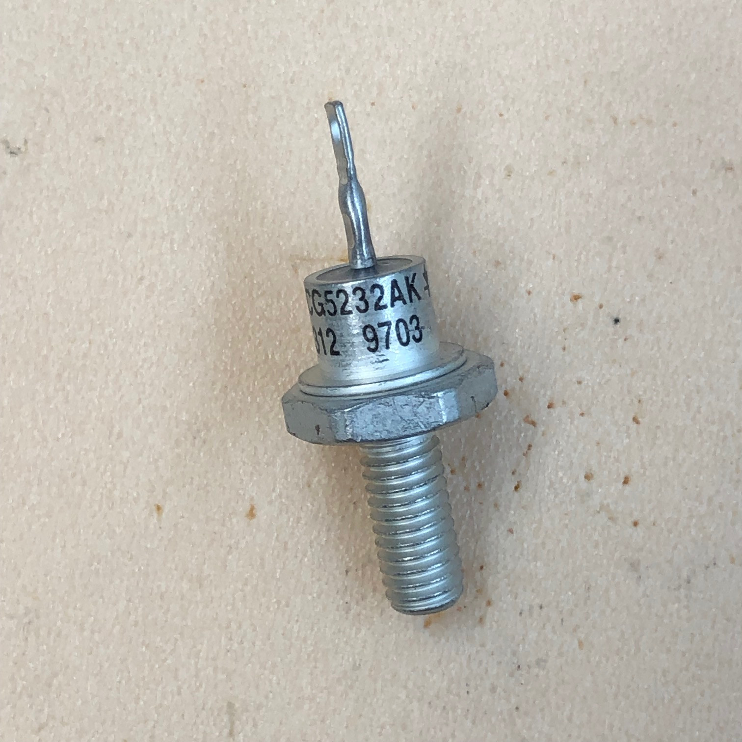 ECG 5232AK Philips ECG ZENER DIODE – 200.0V 10W CATHODE CASE NTE5232AK Eqv.