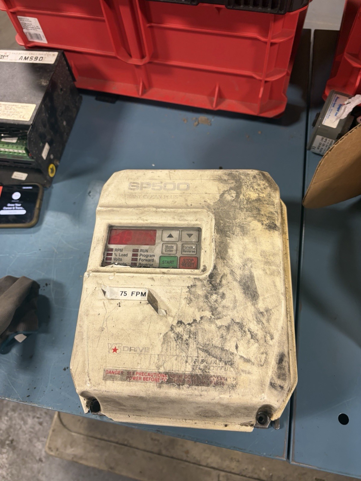 CRACKED CORNER Reliance SP500 1SU41003 Ac Drive 380/460v-ac 3hp 380-460v-ac USED