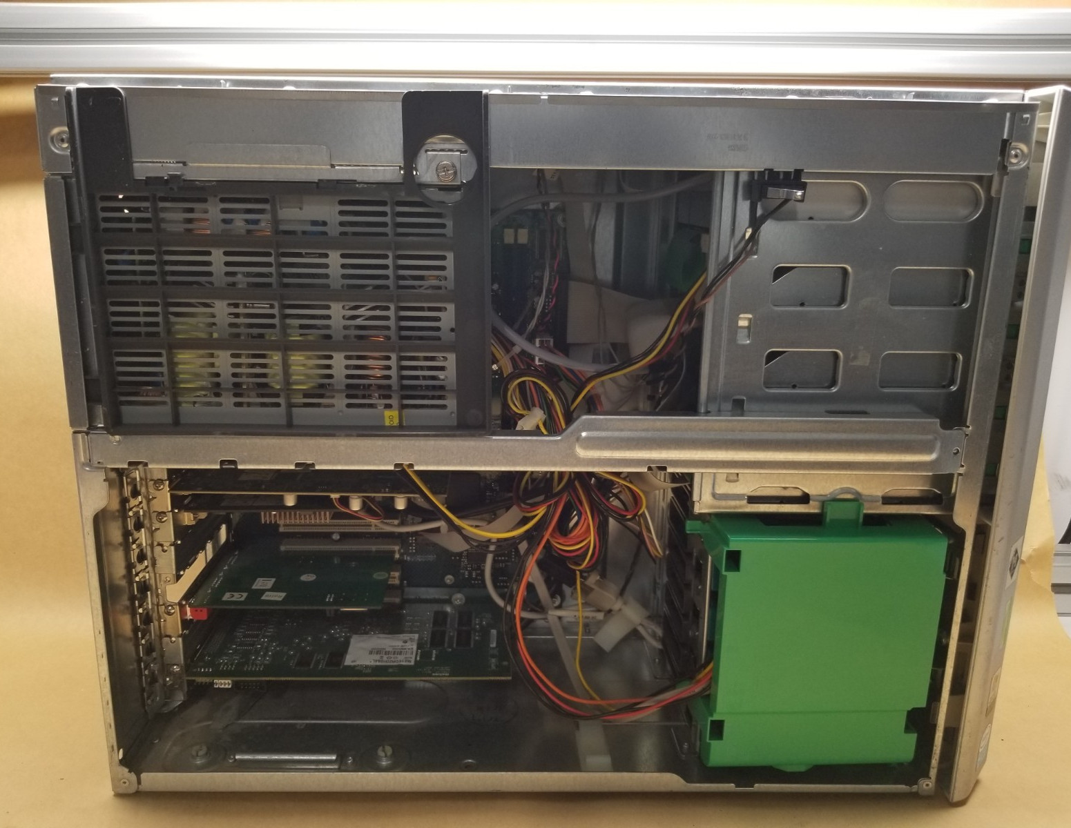 Fujitsu Siemens CELSIUS W340 (D2156) Pentium 4 1GB RAM, Win COA Meteor-II RS-232