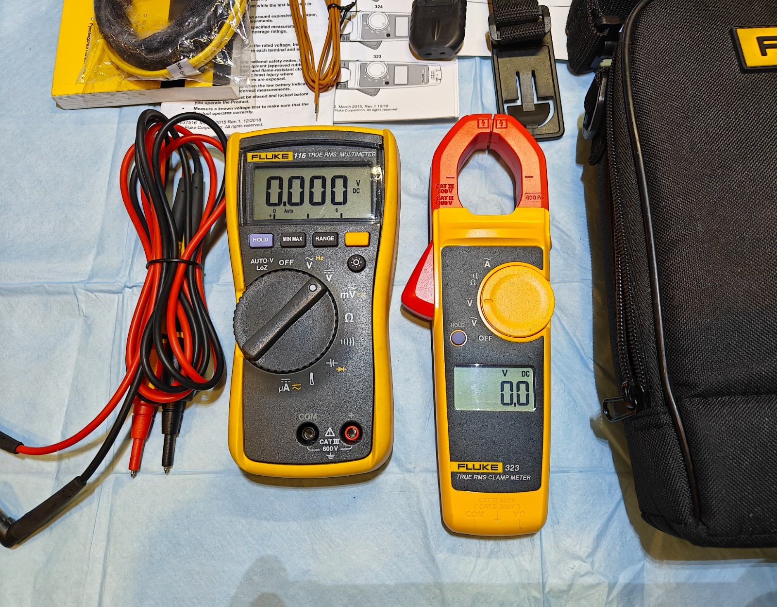 Fluke 116/323 HVAC Combo Kit True RMS Digital Multimeter and Clamp Meter