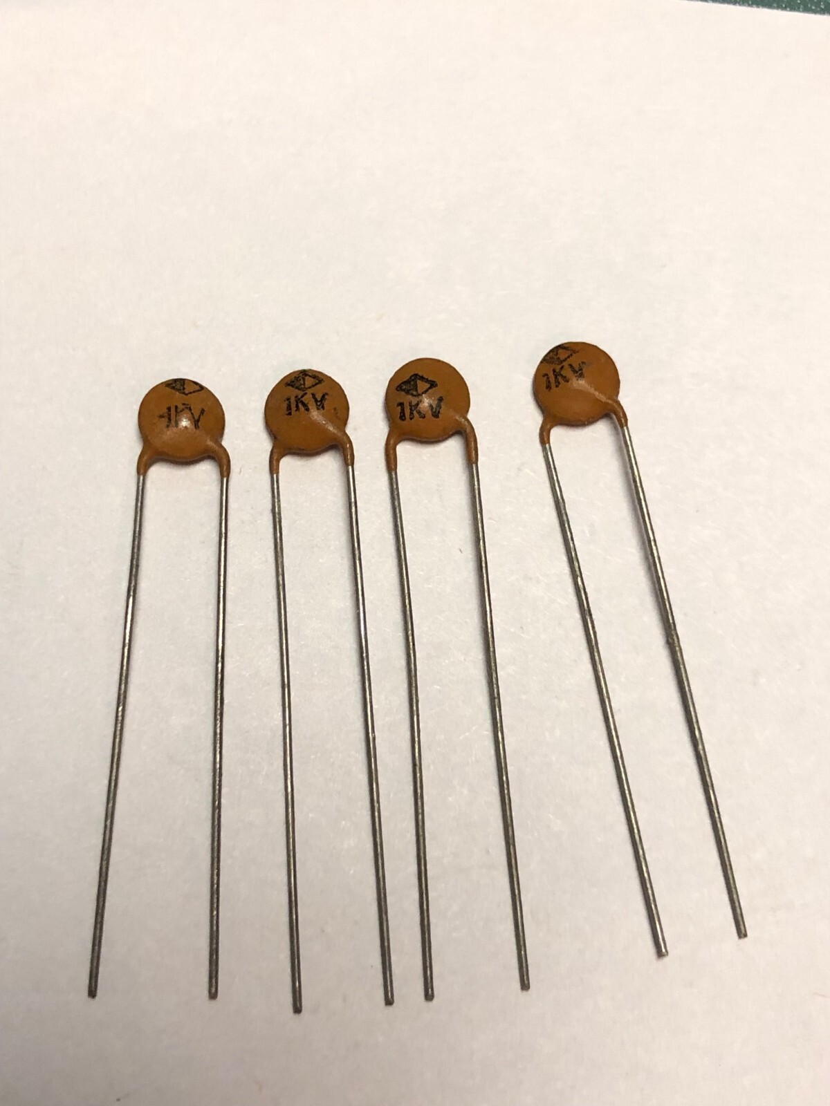 2 pcs CENTRALAB Ceramic Disc capacitor 220 pF, 1000 V, 10%, High Voltage, 220pF