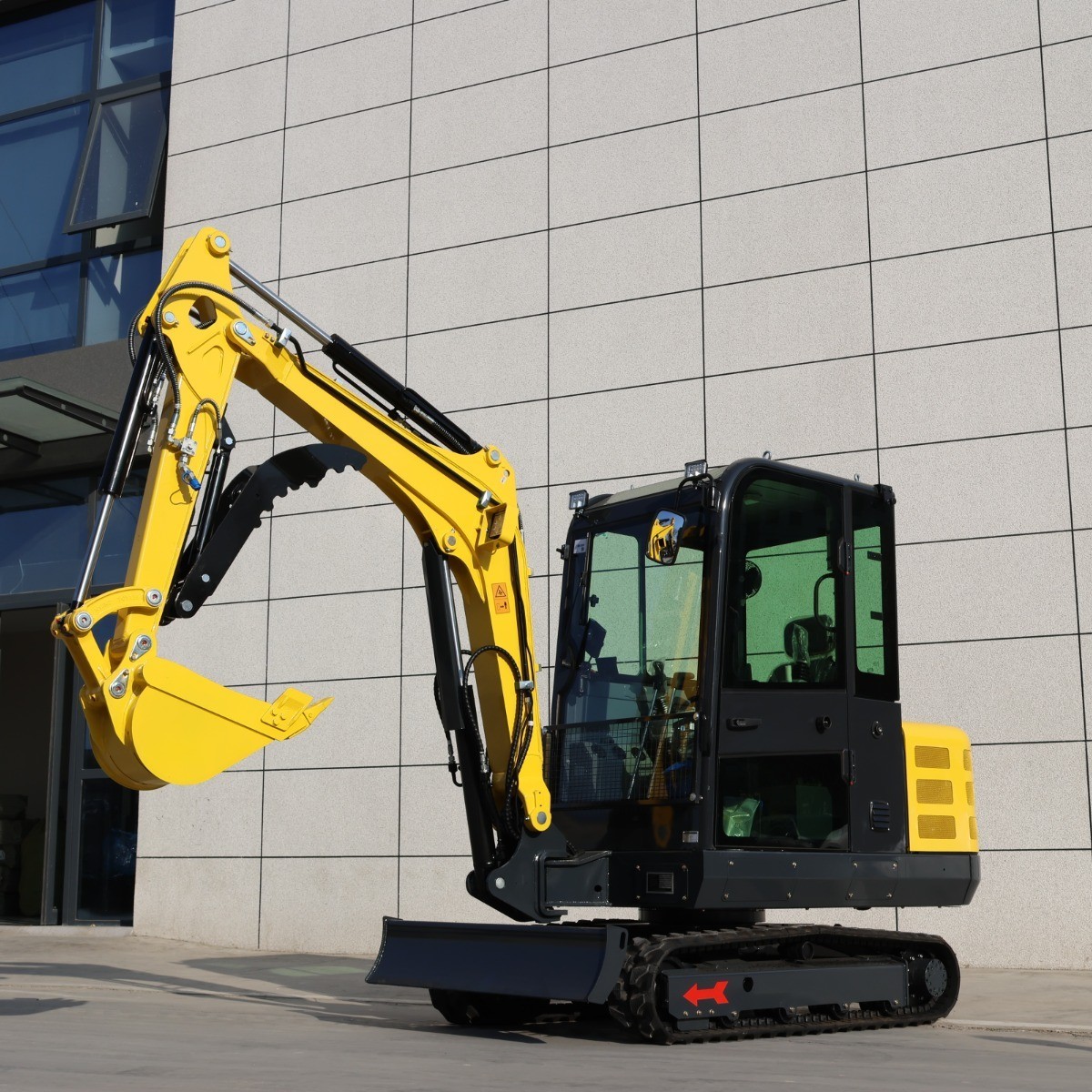3.5 Ton Kubota 25HP Diesel Mini Excavator Side Swing Boom + Any 2 Attachments