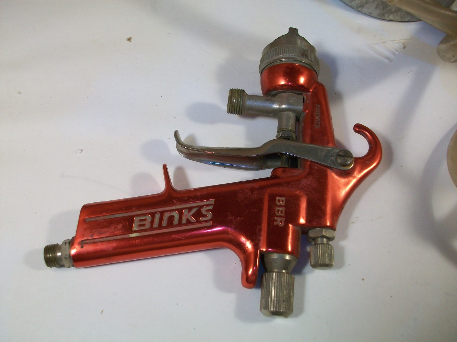 BINKS 2100 Spray Gun w/ Regulator & 2 Quart Pressure Pot & BBR Red Gun Untested