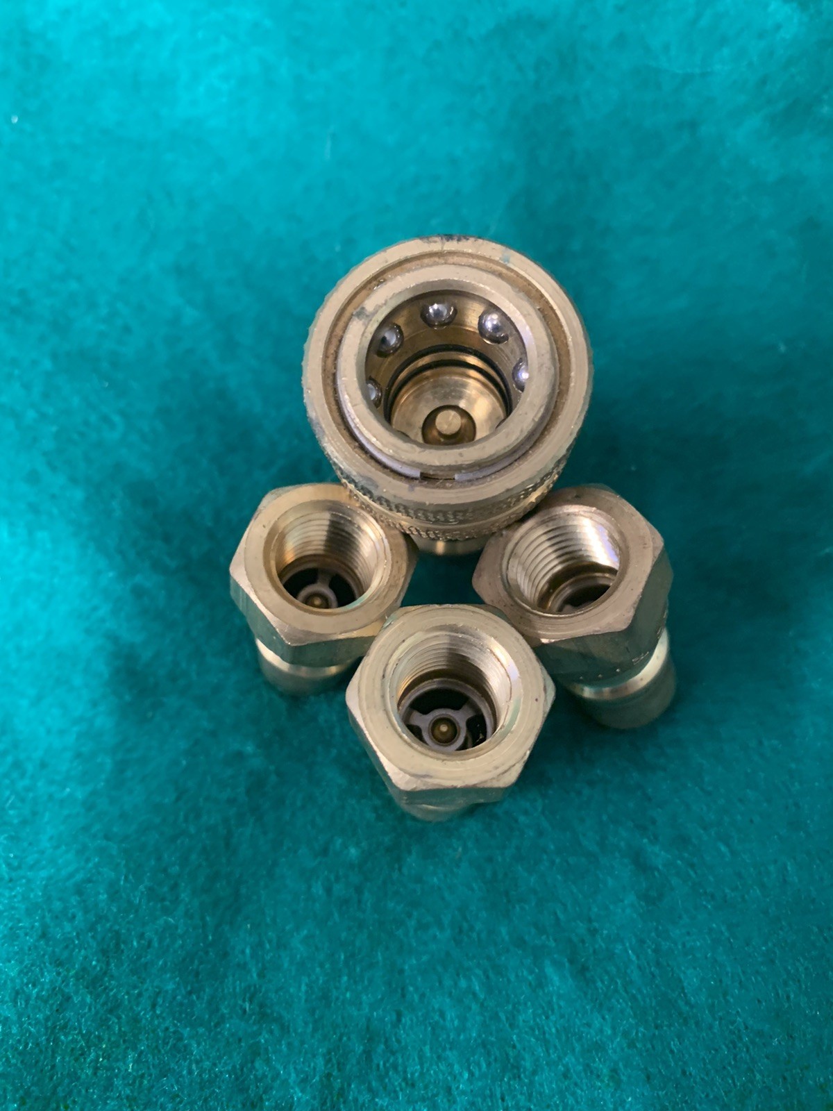 New Parker Hydraulic Fittings BH2-60 W/plug And Set Of 3 BH2-61 W/caps