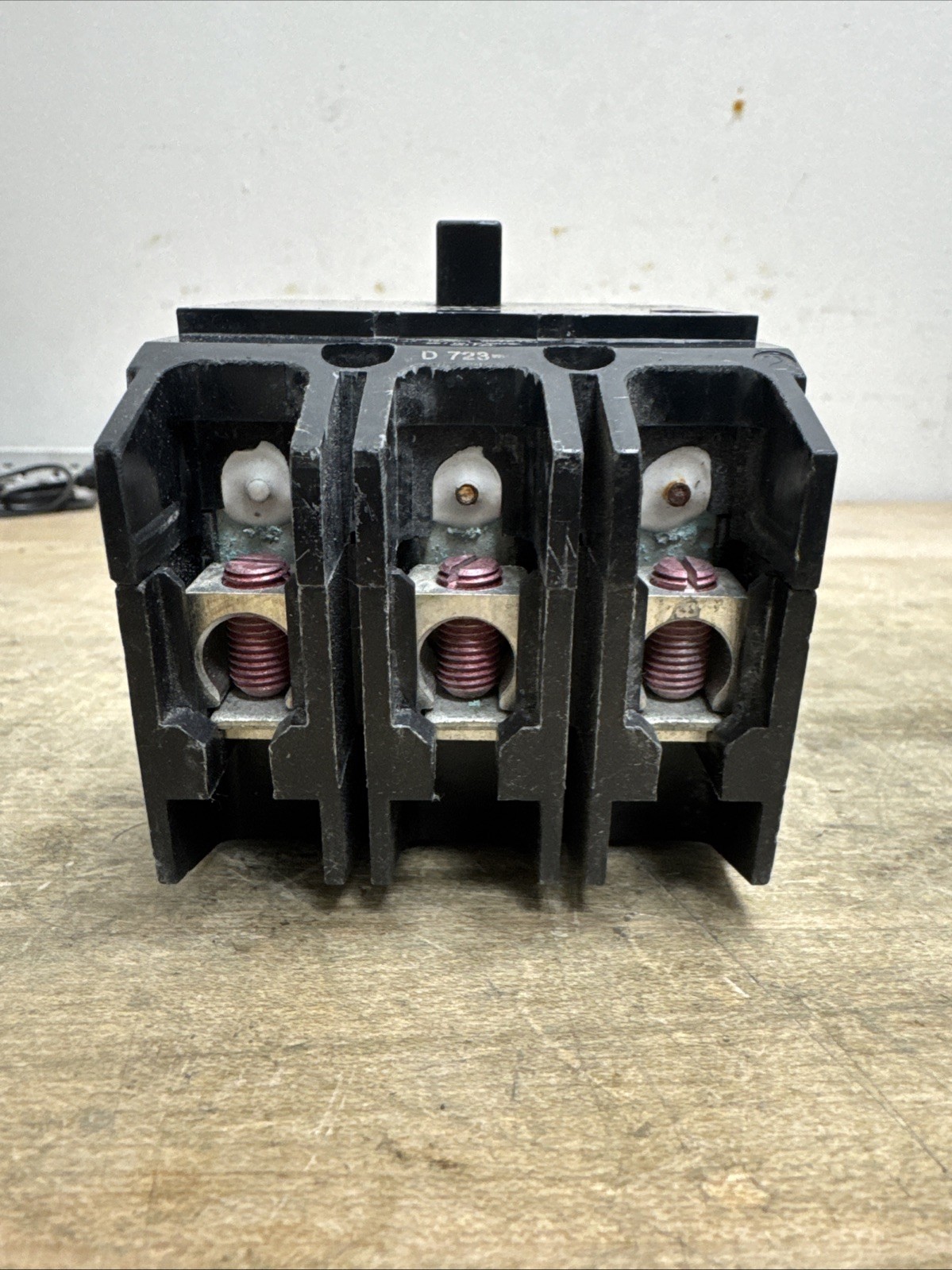 GENERAL ELECTRIC TEY330 TEY 3 POLE 30 AMP 480v CIRCUIT BREAKER