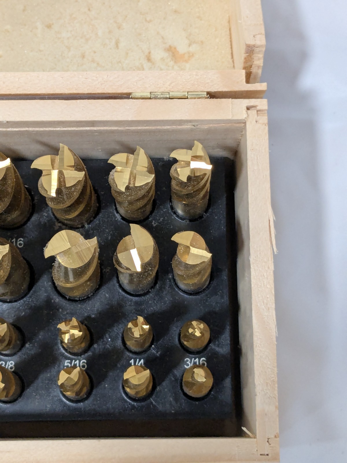 MHC 20 Pc Square End Mill Set 3/16″ to 3/4″, 2 & 4 Flute 320-0000 DAMAGED CASE