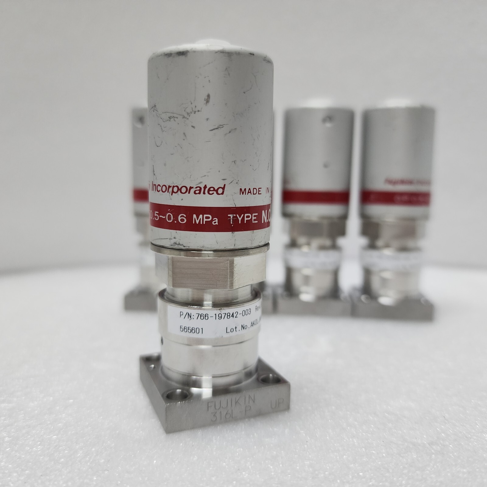 5 Fujikin 0.P 0.5-0.6 MPa, Lam 766-197842-003 Rev B, C No. 565601 NC Valve,96923