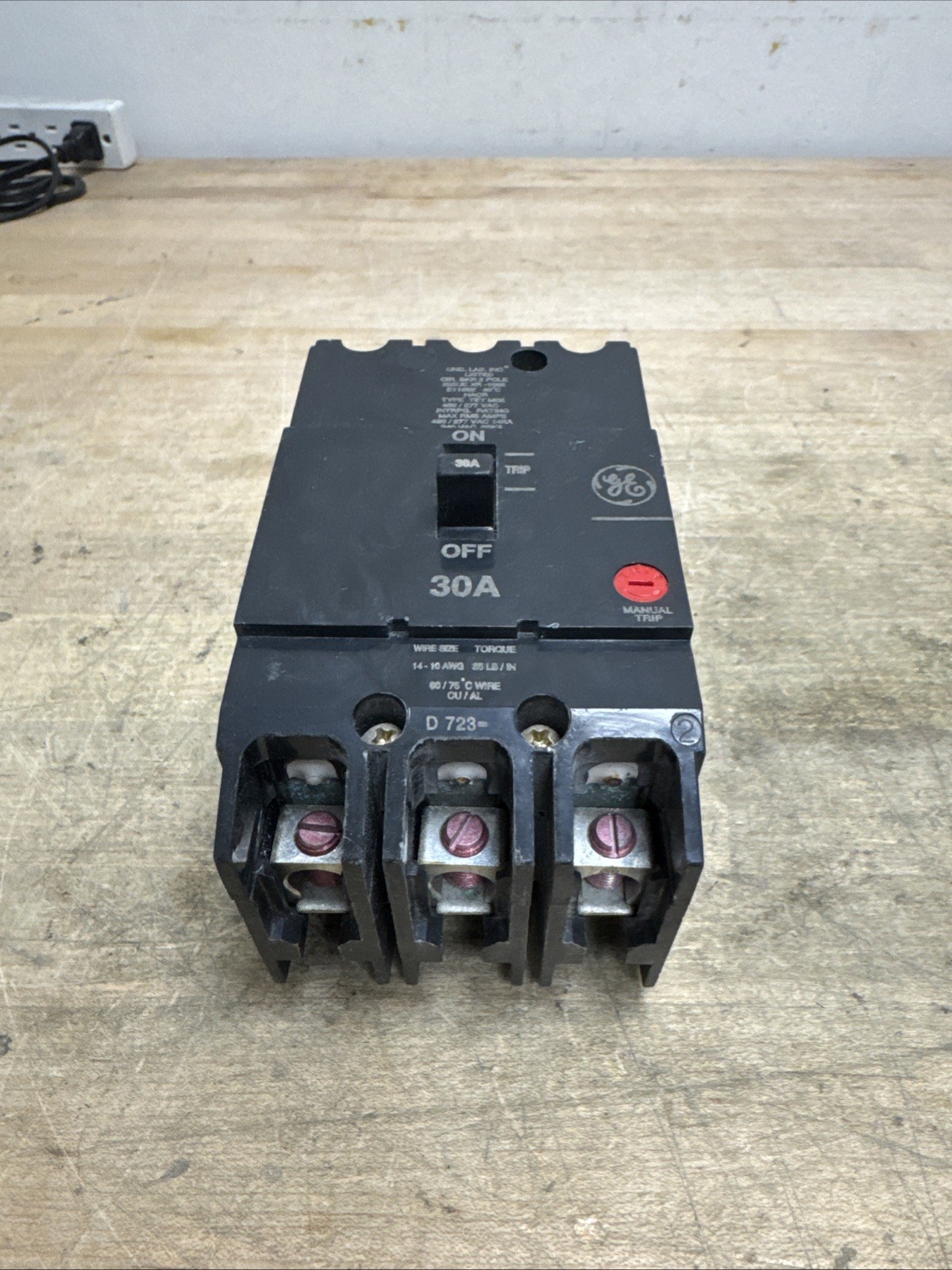 GENERAL ELECTRIC TEY330 TEY 3 POLE 30 AMP 480v CIRCUIT BREAKER