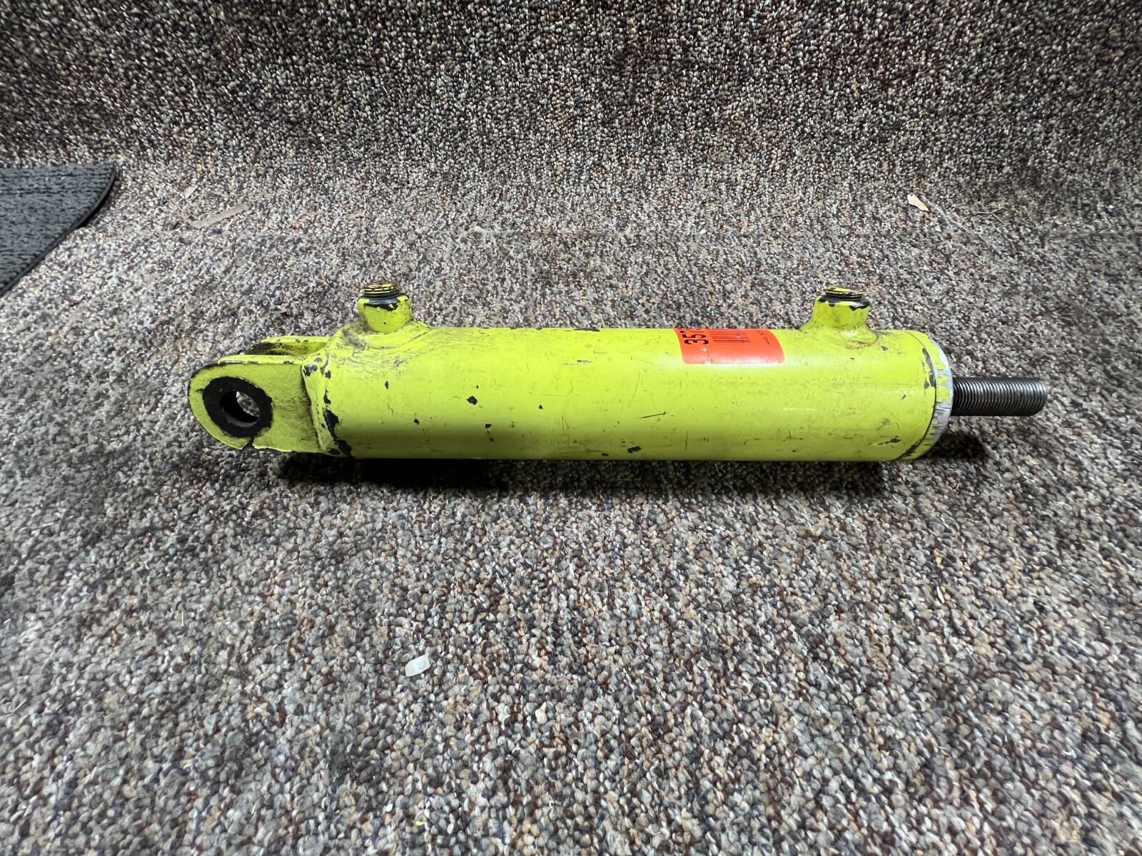 Hydraulic Welded Cylinder 17″ Retracted x 2.89″ OD x .87″ Rod Diameter