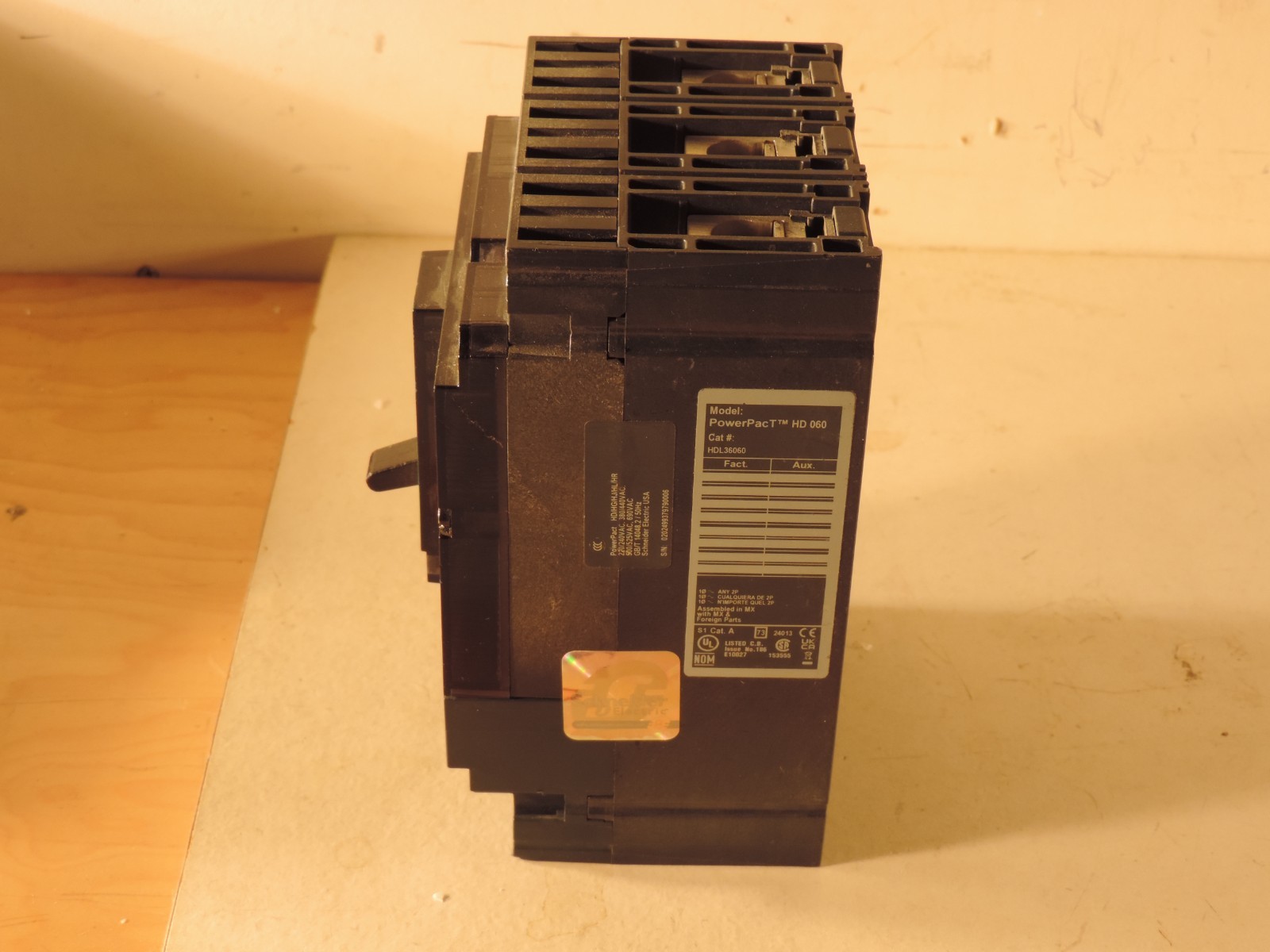 SQ D HDL 36060 THREE POLE 60 AMP CIRCUIT BREAKER