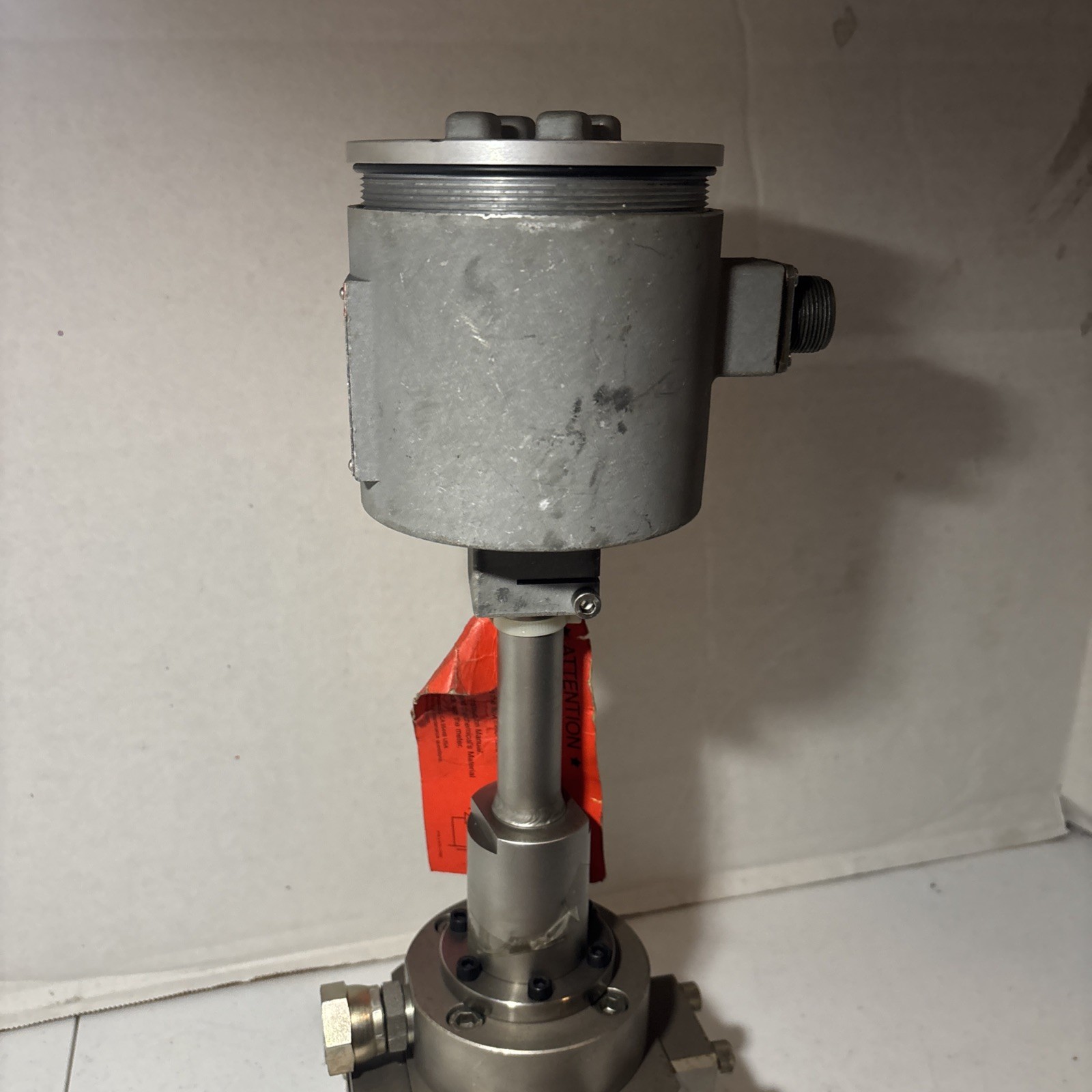 Max Machinery 286-313 5-30V Flow Transmitter W/ 214-593 Piston Flow Meter