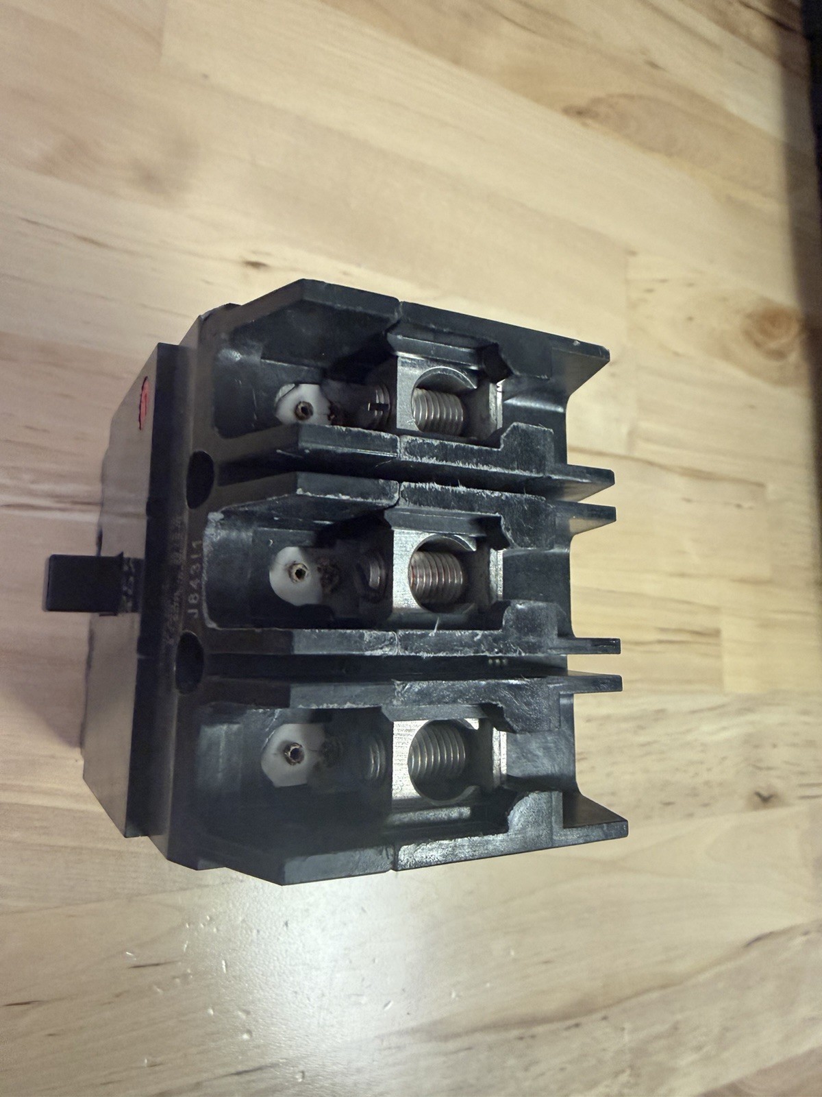1-GE TEY340 3 POLE 40A TEY CIRCUIT BREAKER (NEW TAKE OUT)