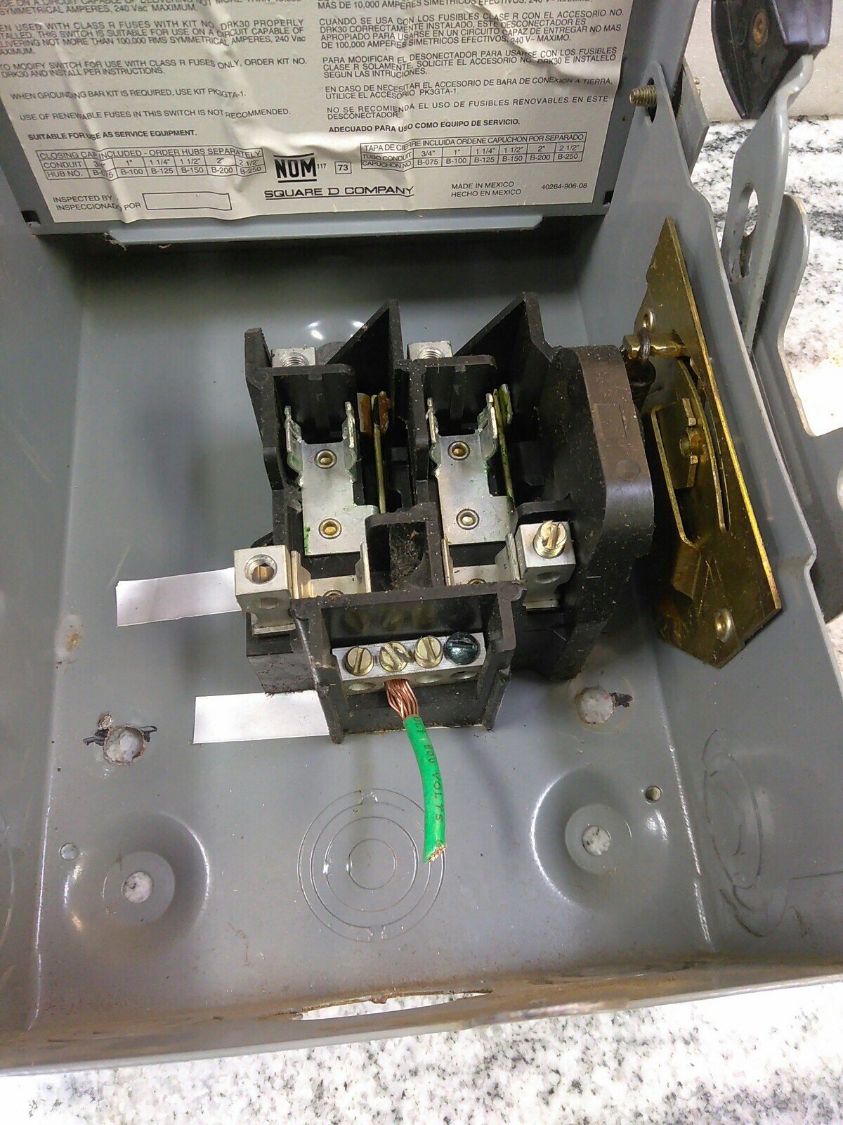 Square D D221NRB SER E3 Disconnect 30A 240VA SAFETY Switch TYPE 3R (BMBS-2B