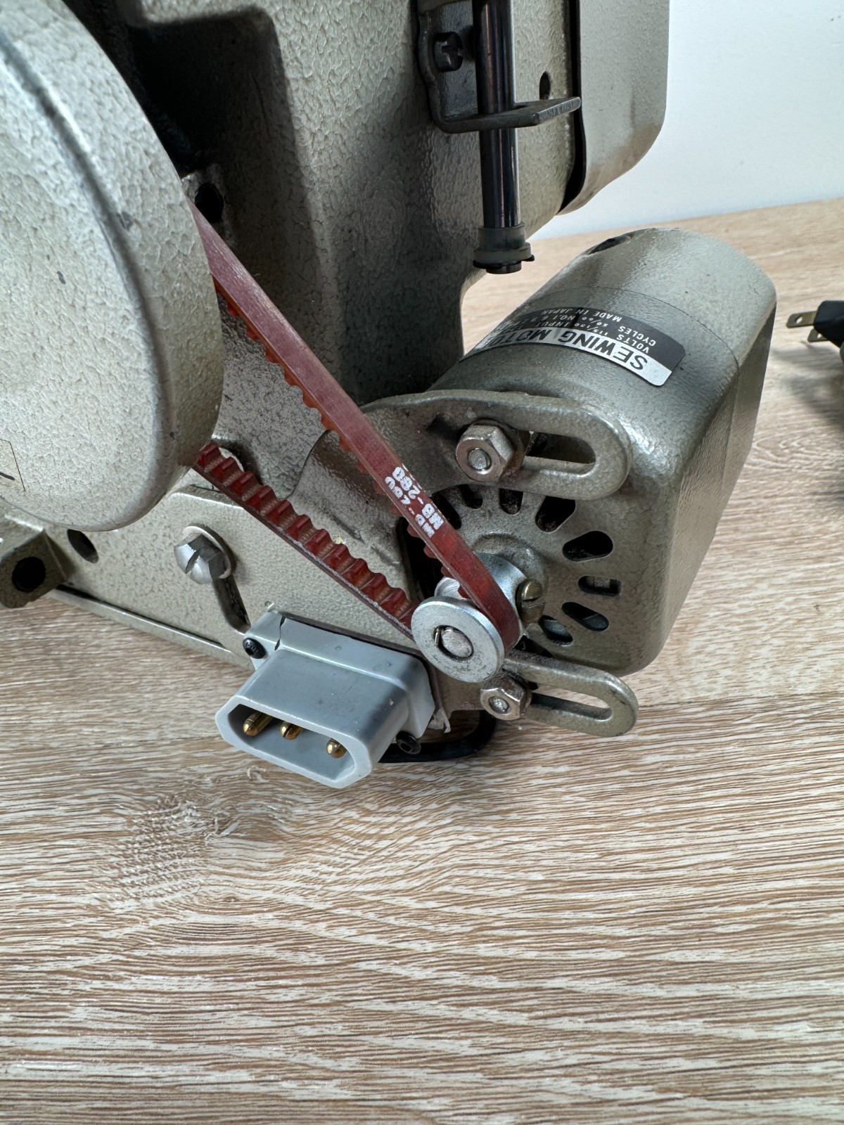 Chandler Mini Skipper Portable Blindstitch Sewing Machine w/Accessories Working*