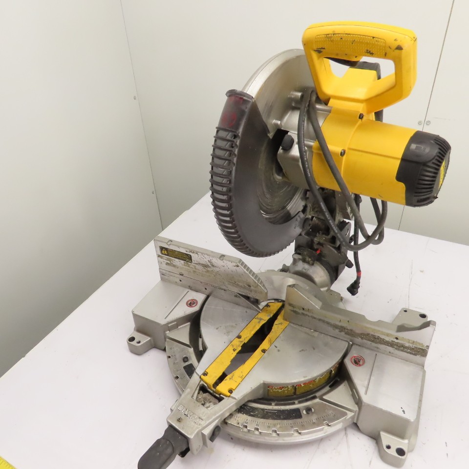 DeWalt DW715 12″ Single-Bevel Compound Miter Saw 120VAC 15A 4000RPM