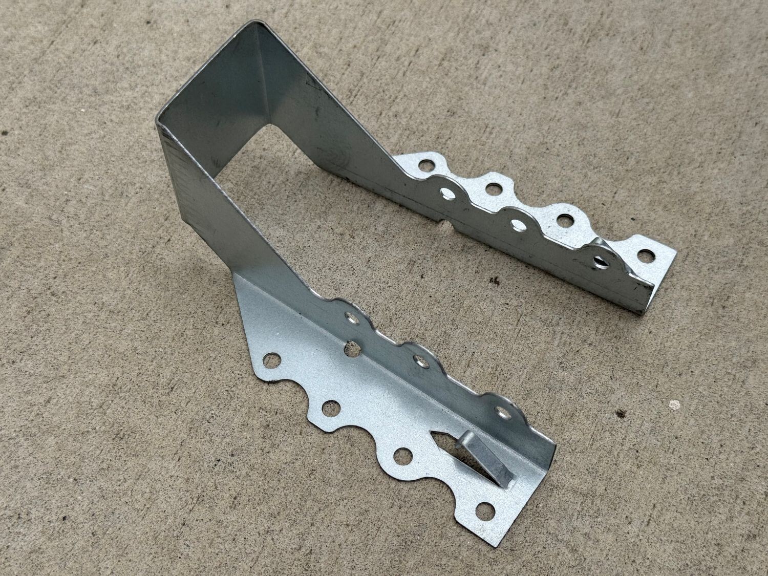 Sandbaggy Face Mount Joist Hanger for 2×6 and 2×8 Nominal Lumber (Galvanized)